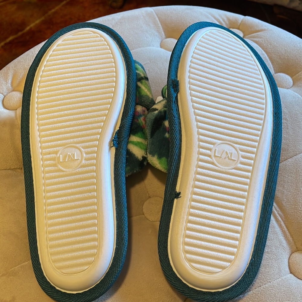 Island Time Slippers - Picture 3 of 4